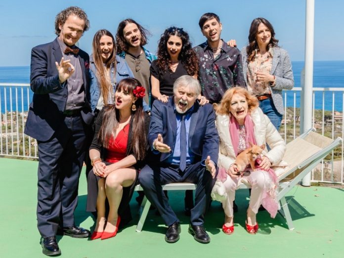 Due famiglie un funerale cast