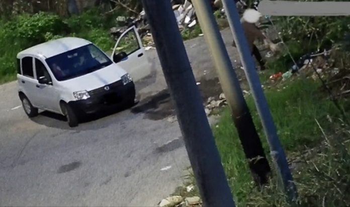 abbandono rifiuti catanzaro_fototrappola