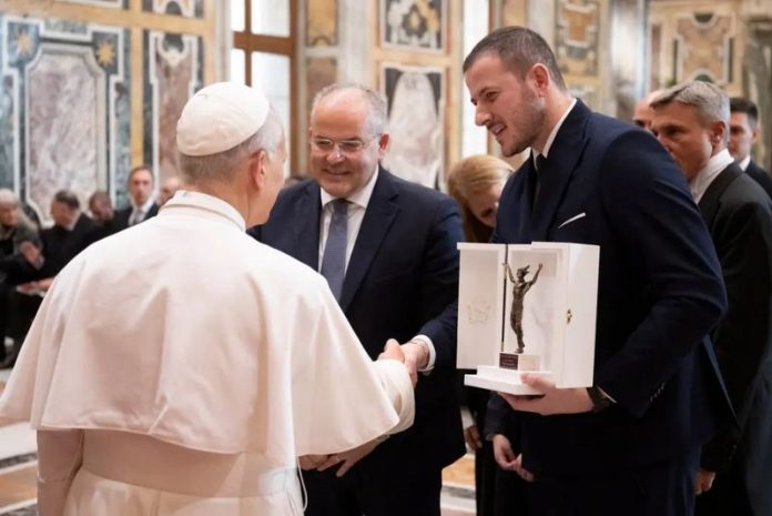 affidato cristo risorto papa