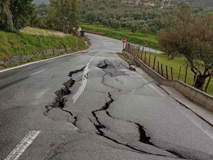 cedimento strada provinciale 57
