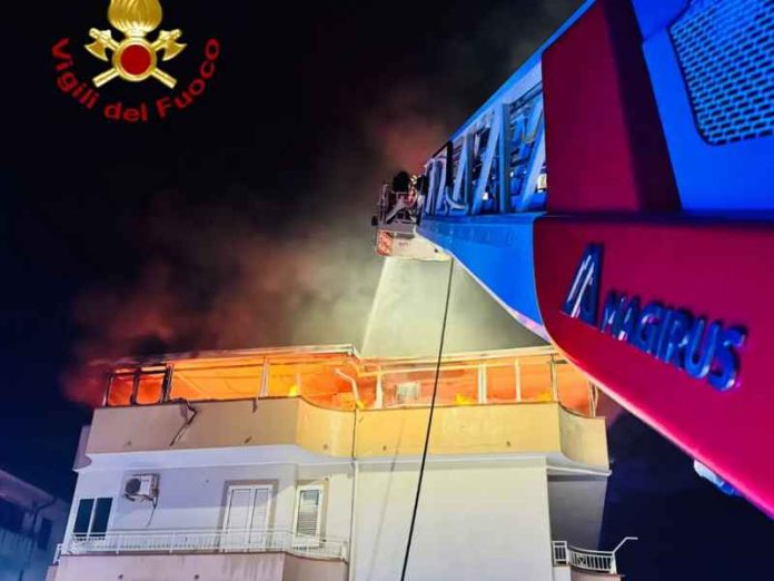 incendio attico crotone