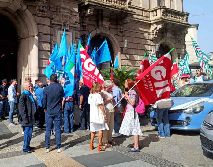 protesta sindacati tirocinati