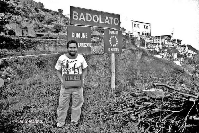 Domenico Lanciano - Badolato paese in vendita - foto Carlo Paone CZ - ingresso borgo