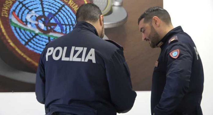 agenti polizia poliziotti