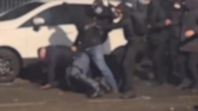 aggressione poliziotto torino