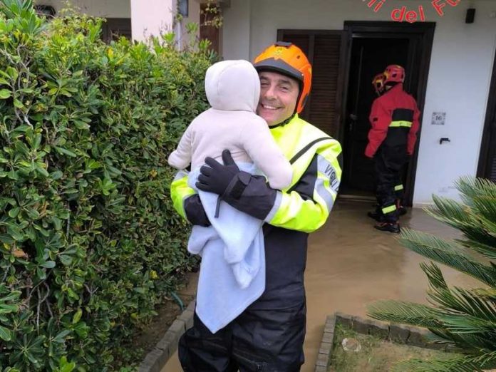 bambina soccorsa vigili sibari