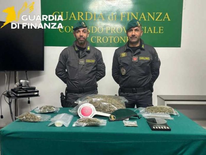 sequestro marijuana isola capo rizzuto