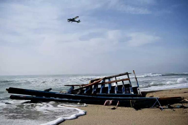 steccato di cutro naufragio migranti