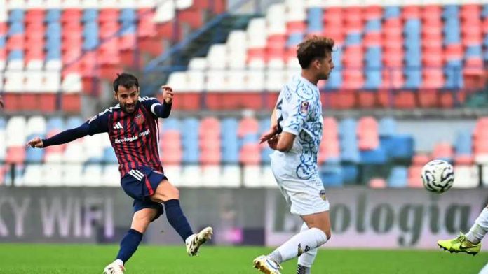 Garritano in azione contro il Latina