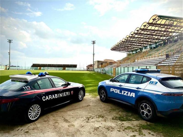 auto carabinieri polizia stadio lamezia