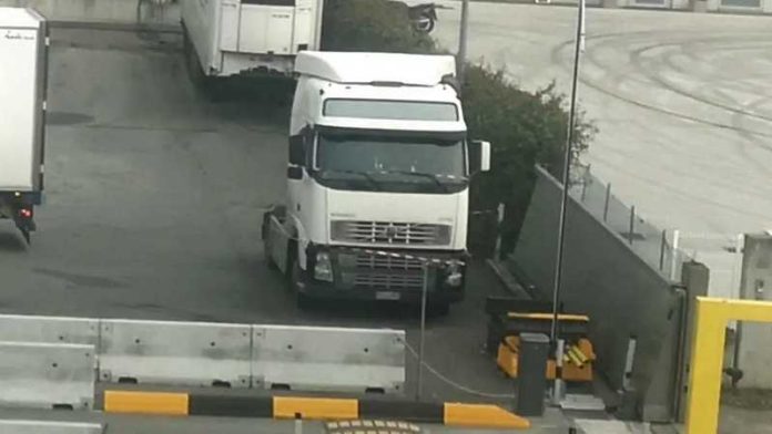 autoarticolato travolge operaia