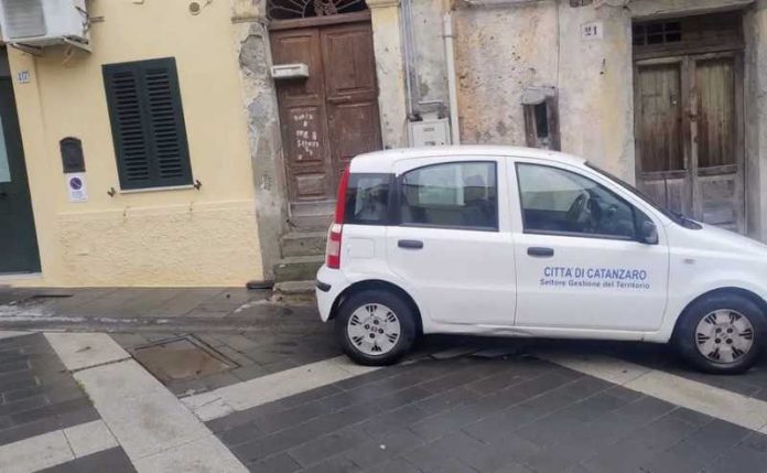 catanzaro parcheggio selvaggio