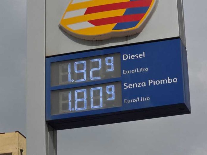 rincari benzina diesel_cosenza