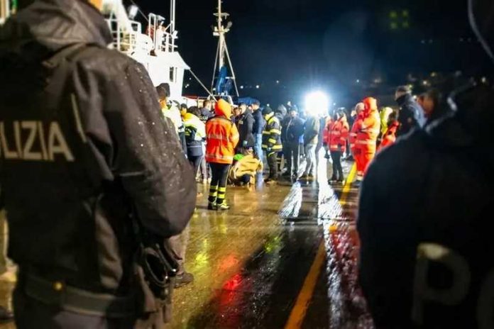 sbarco migranti soccorsi vibo marina