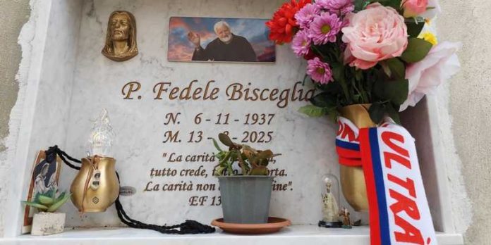 sciarpa cosenza lapide padre fedele