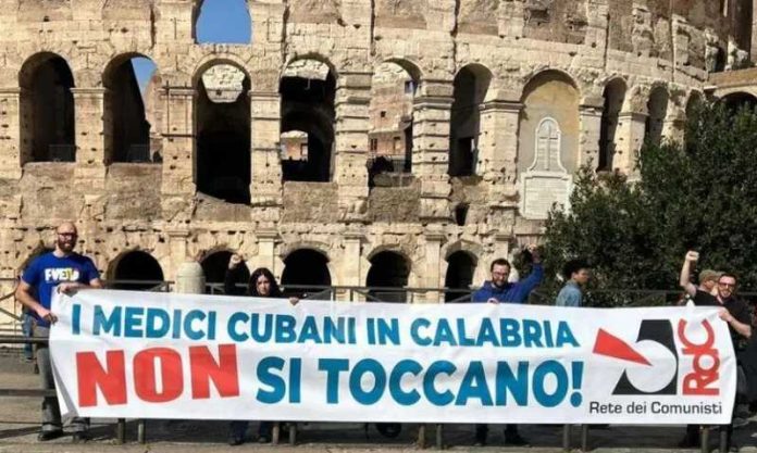 striscione medici cubani roma