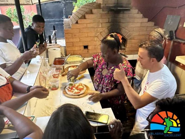Lavoratorio di Pizzeria Togo Africa