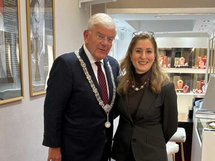 Monica Spadafora con il sindaco dell'Aia