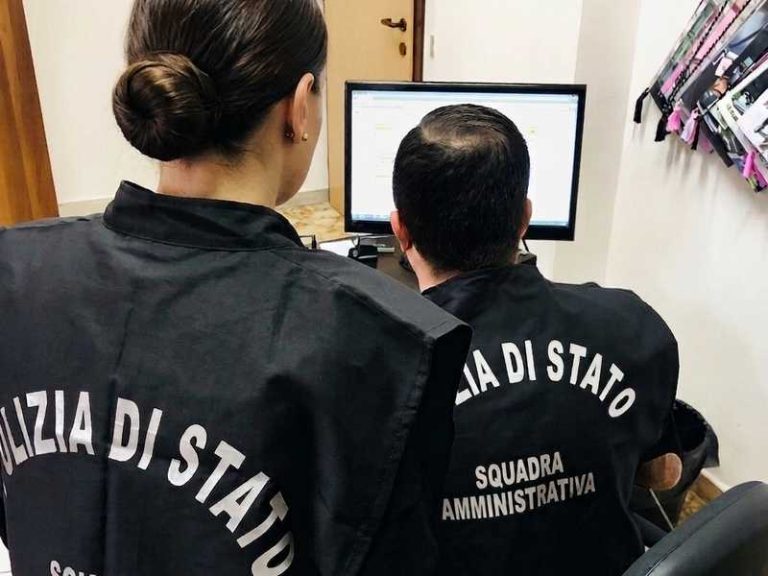 Polizia Crotone squadra amministrativa