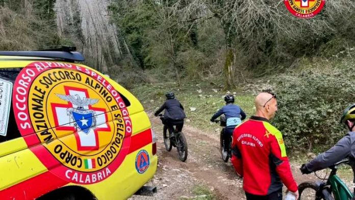 ciclisti soccorso alpino