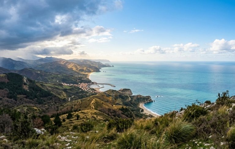Calabria: calo termico e vento, ma il caldo sole prenota il weekend della Liberazione