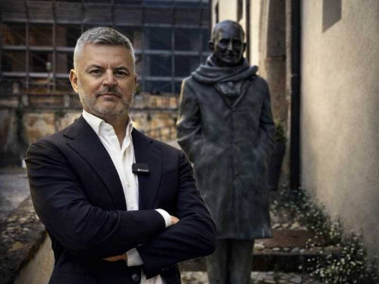 giacomo mancini_statua giacomo mancini