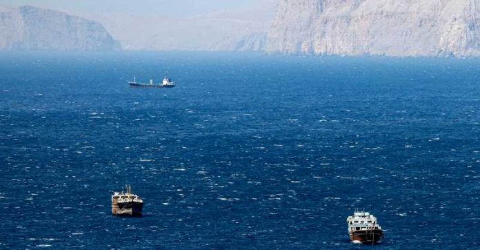 navi stretto di Hormuz