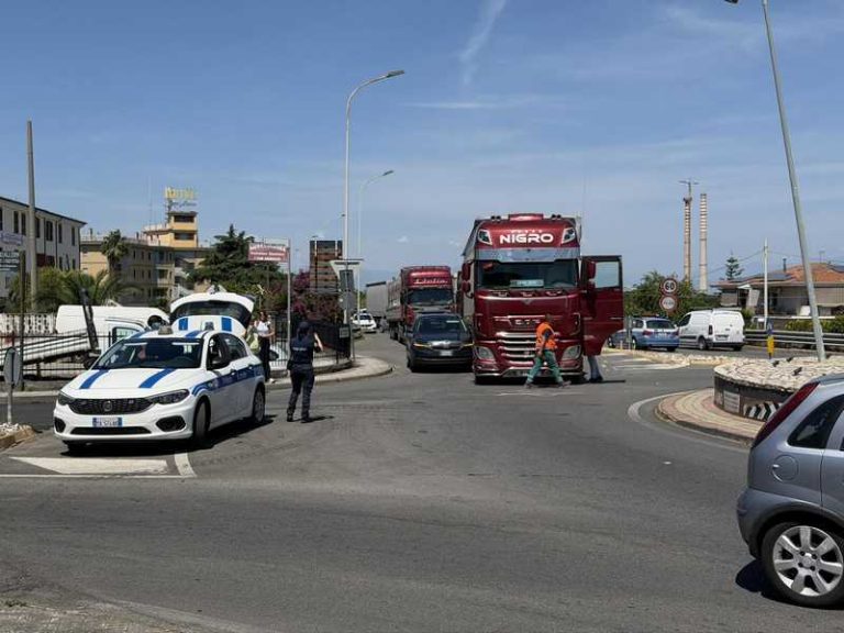 Corigliano Rossano incidente rotatoria Cosex