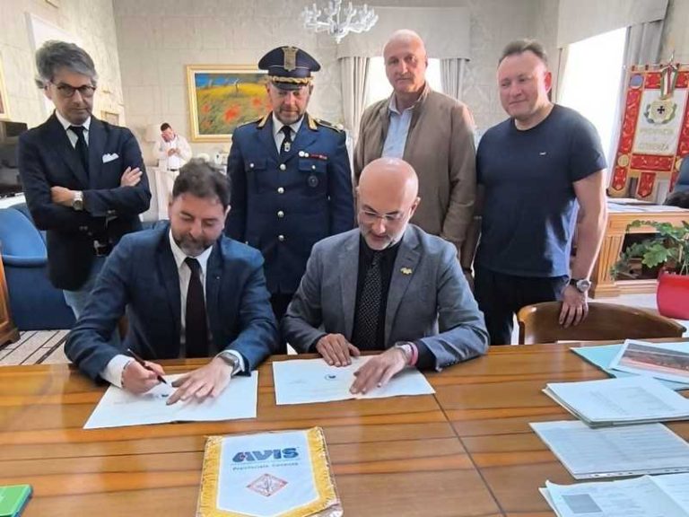 Firma Protocollo Intesa_Avis-Provincia_3