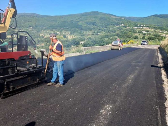 Lattarico-Loc. Regina_bitumazione strada