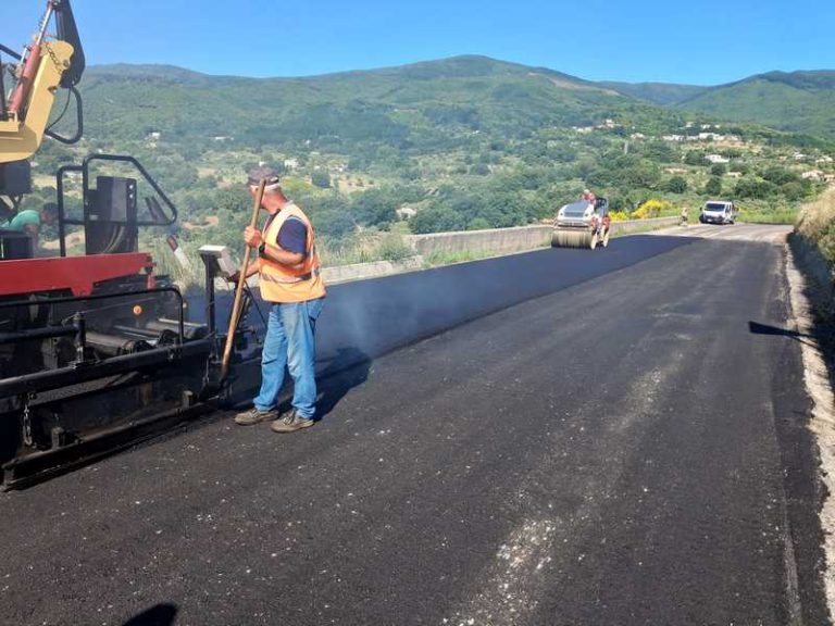 Lattarico-Loc. Regina_bitumazione strada