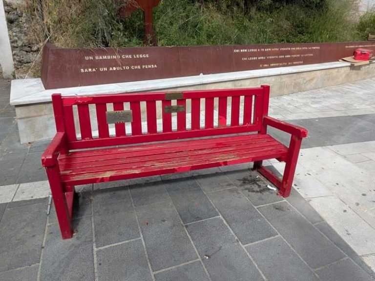 Panchina rossa sessa cosenza