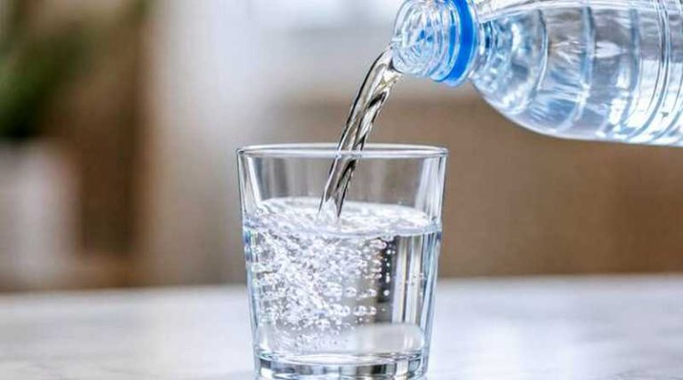 acqua bottiglia