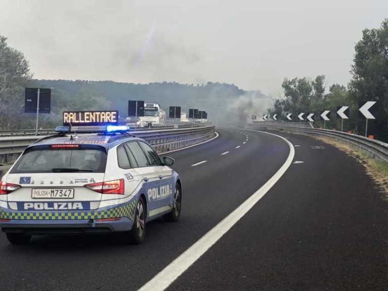auto in fiamme autostrada orvieto