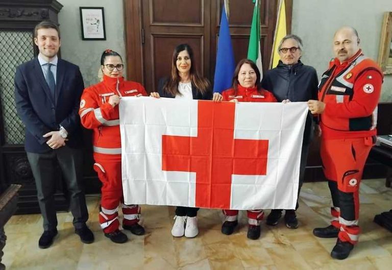 bandiera croce rossa comune catanzaro