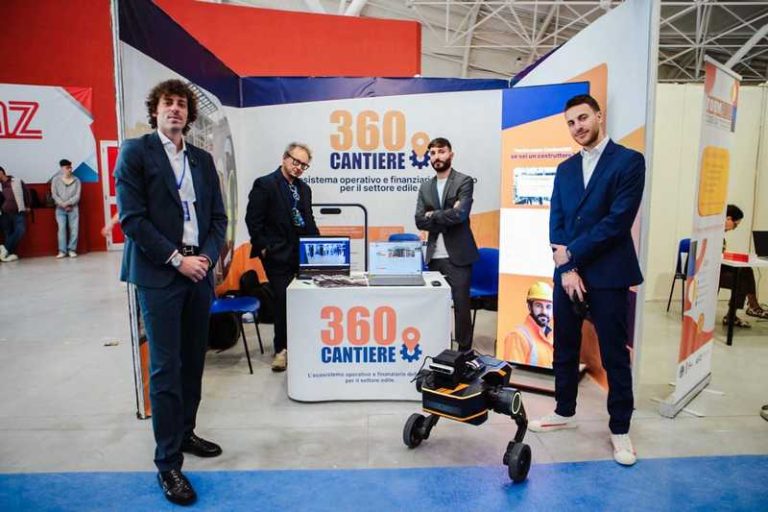 cane robot 360 cantiere