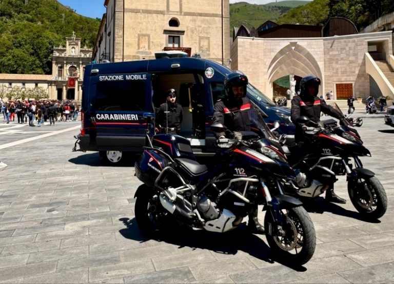 Falso finanziere picchia anziano per rapinarlo: arrestato dai Carabinieri a Paola