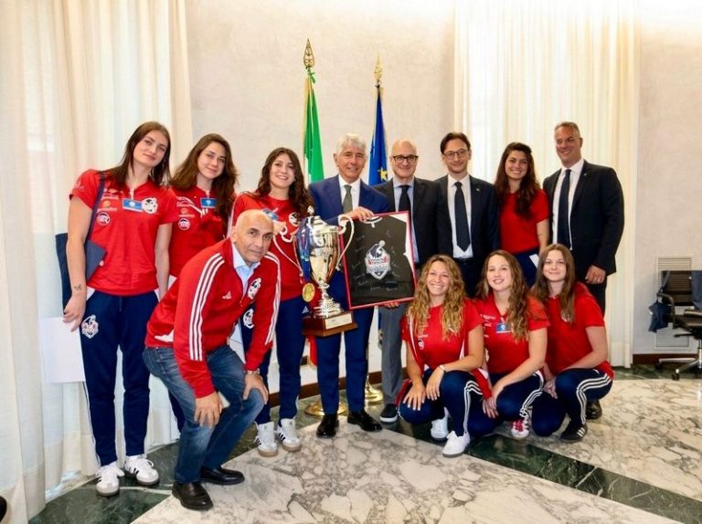 cosenza smile ministro abodi