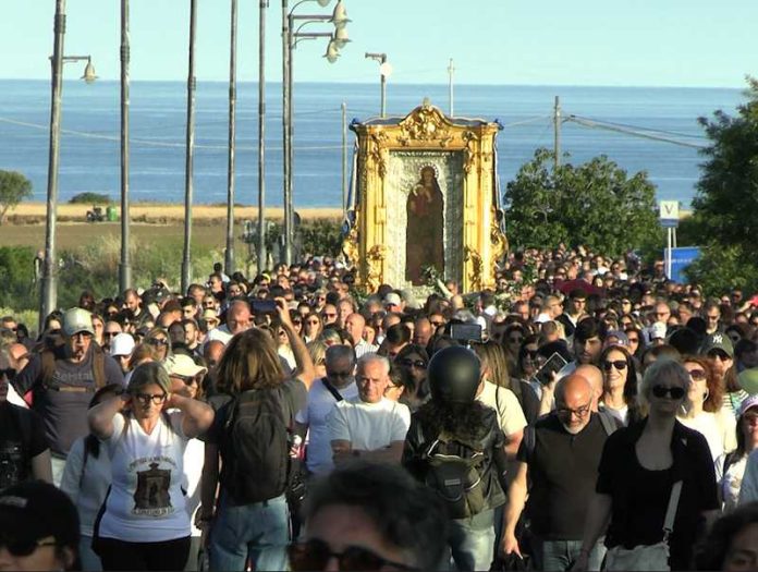 crotone processione madonna capocolonna