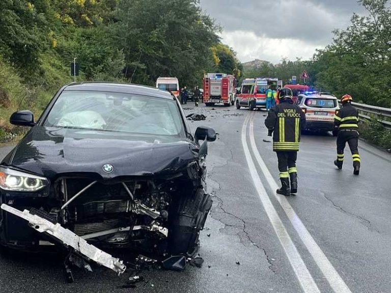 incidente frontale ss107 cosenza