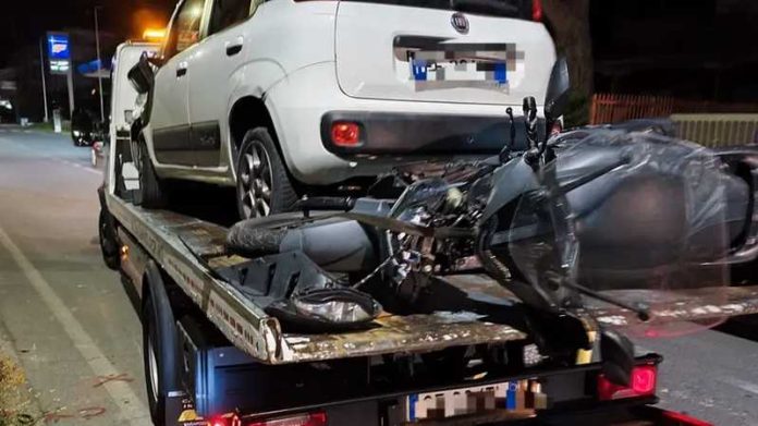 incidente moto bianco