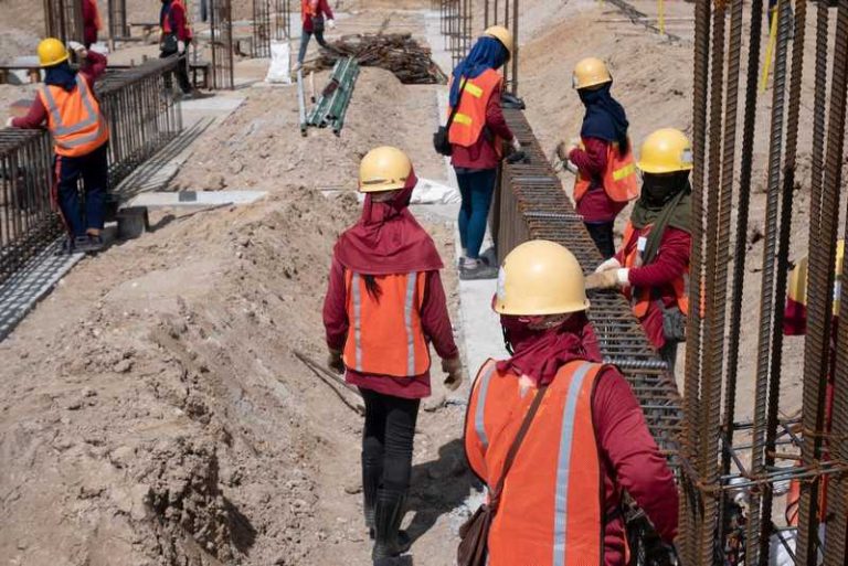 lavoratori operai cantiere sicurezza