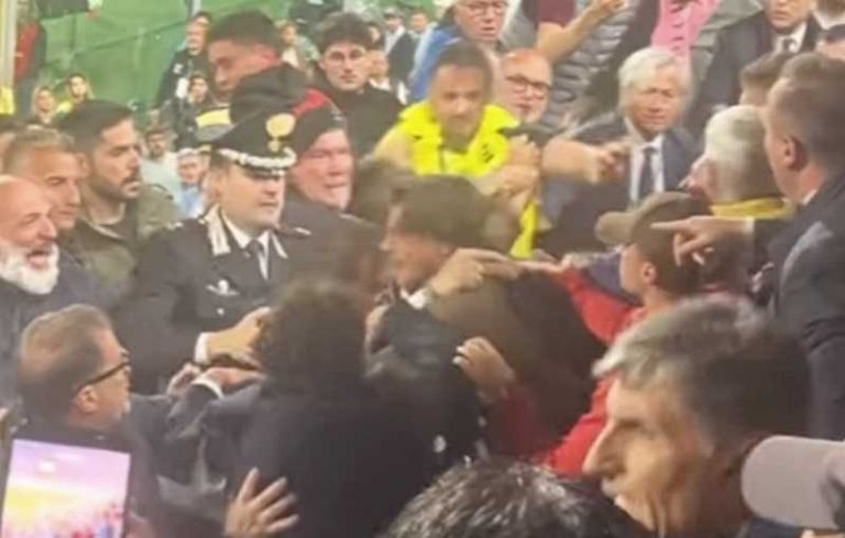 Tensione al Barbera, il Catanzaro vola in finale ma è caos in tribuna e in campo
