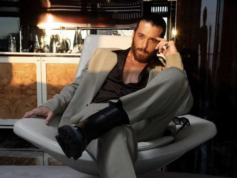 Can Yaman_elegante