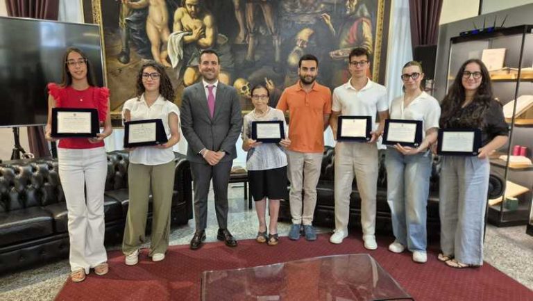 Cirillo premia studenti astronomia