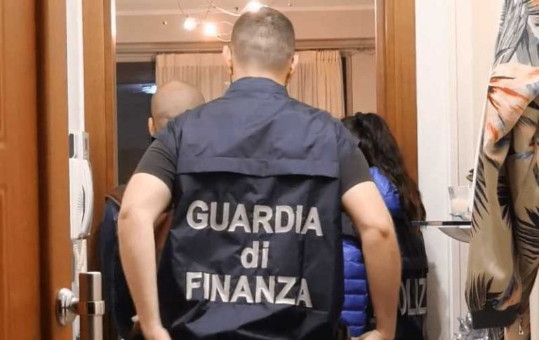 Guardia di Finanza arresto Vibo riciclaggio