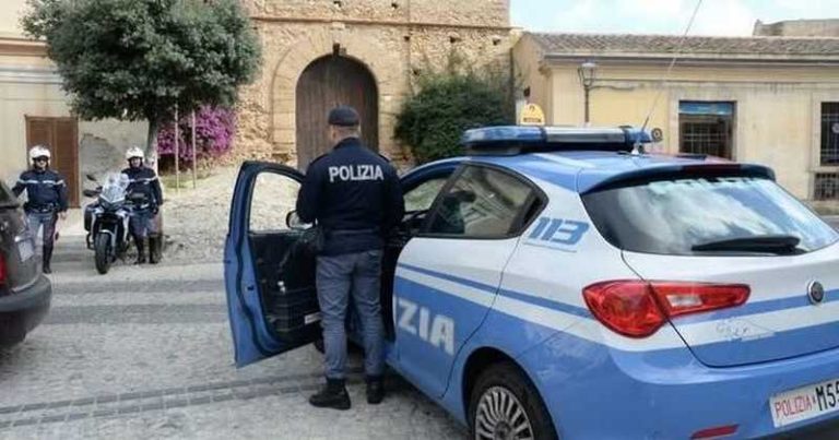 Polizia Crotone auto e moto
