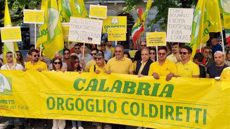 Sit-in Olio e Grano prefettura di Cosenza