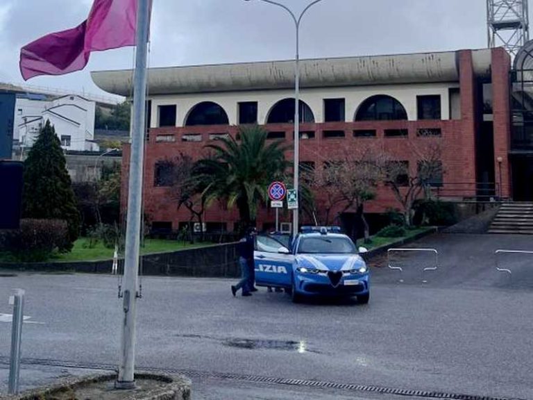 accompagnamento immigrato questura catanzaro