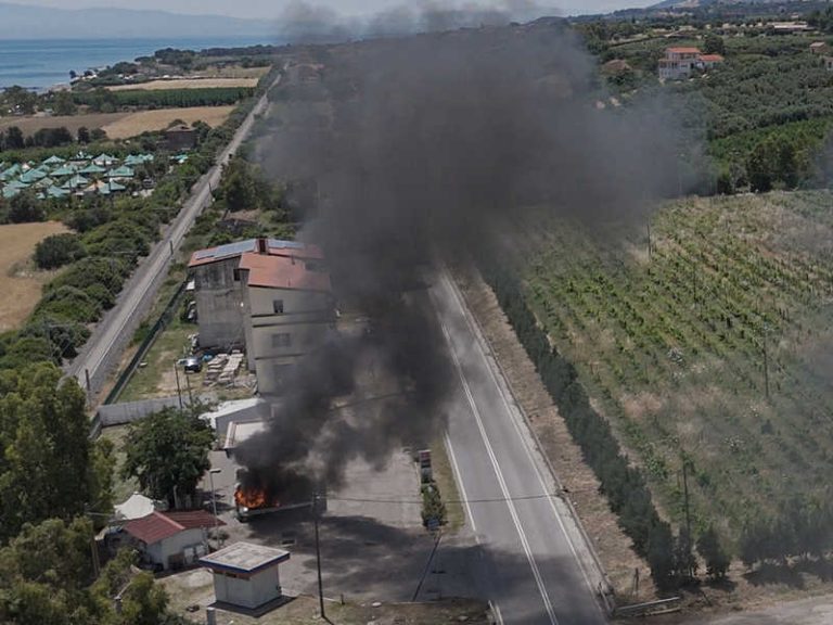auto in fiamme amendolara